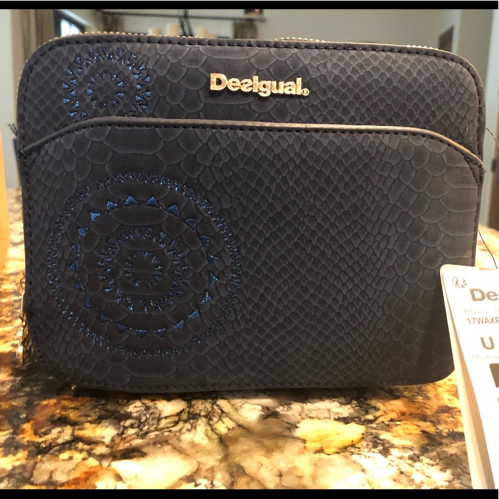Desigual purse
